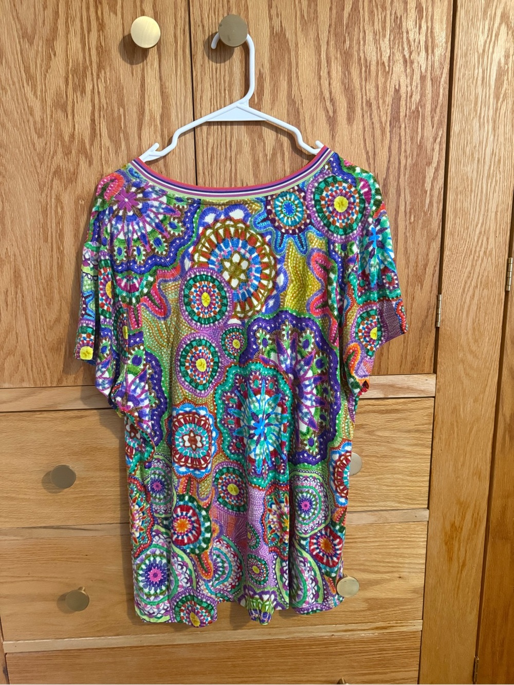 Johnny Was Multicolor V‑Neck Short Sleeve Tee — Green, Purple, Pink, Blue XXL - Picture 3 of 3